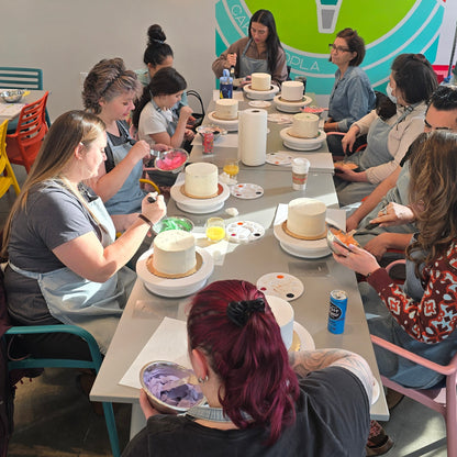 Cake-Decorating 101: Piping & Writing Vintage Heart Cake (Part 2/3)