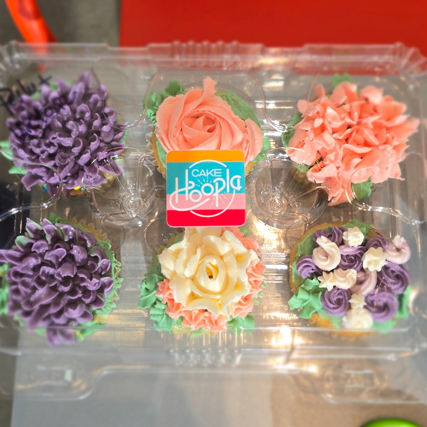 Cupcakes created by student at Cake Hoopla buttercream flower class in Tigard, near Portland.