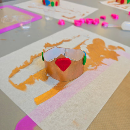 Gold edible sugar paper crown with fondant gems made at Cake Hoopla's summer cake camp.