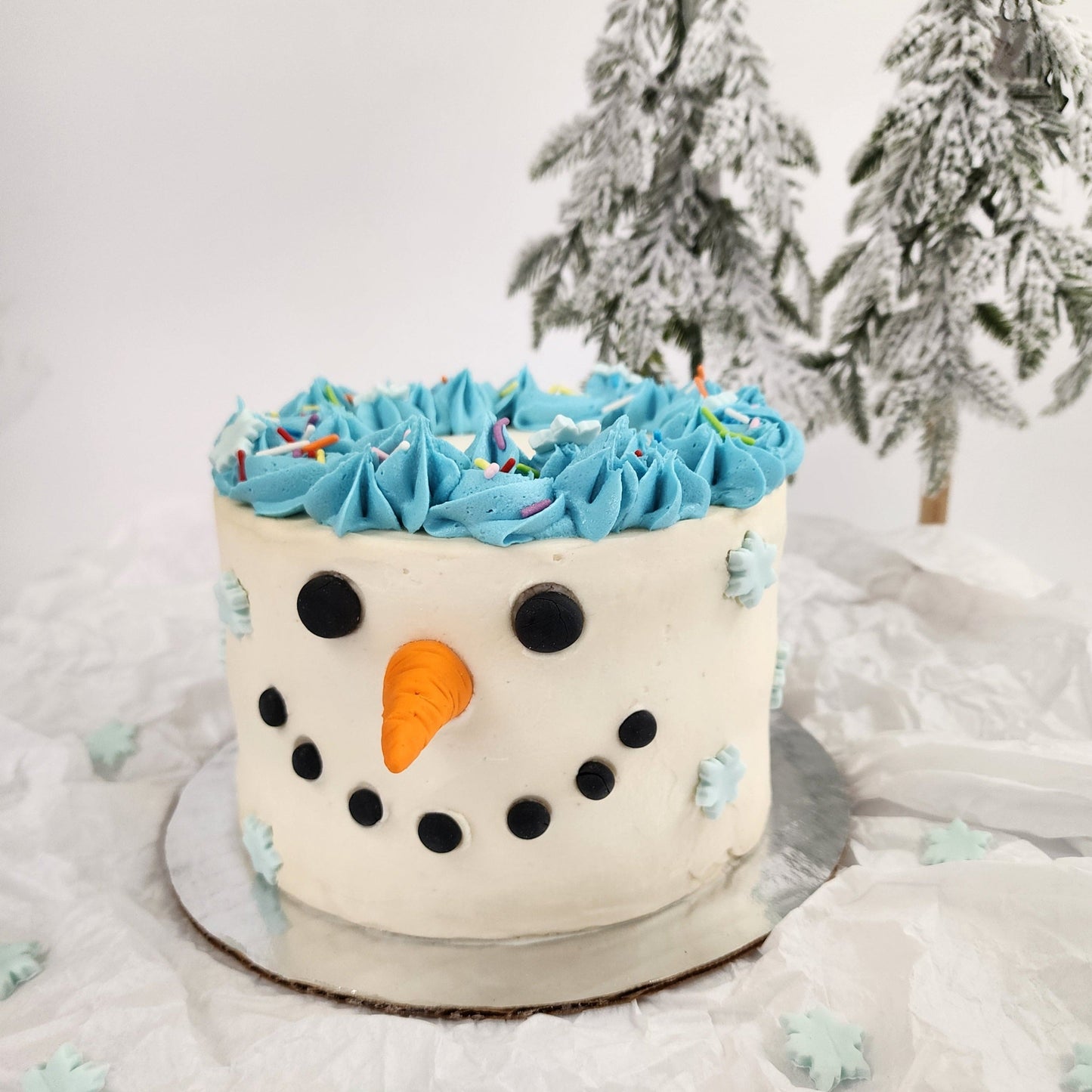 Snowman or snowwoman or snowperson cake available as a DIY cake-decorating kit at Cake Hoopla in Tigard, near Portland.