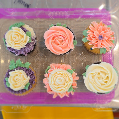 Buttercream flower cupcakes by attendee at Cake Hoopla's 101 class in Tigard, near Portland.