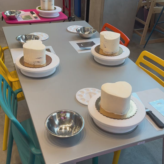 Heart-decorating class at Cake Hoopla.